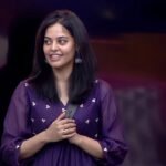 Bindu Madhavi Instagram - Smile, it's free therapy ♥️ #bindumadhavi #bbteluguott #biggboss5 #BigBossNonStop #bigbossnonstoptelugu