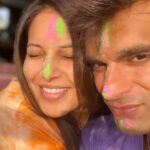 Bipasha Basu Instagram – Happy Holi ❤️
#monkeylove #happyholi2022