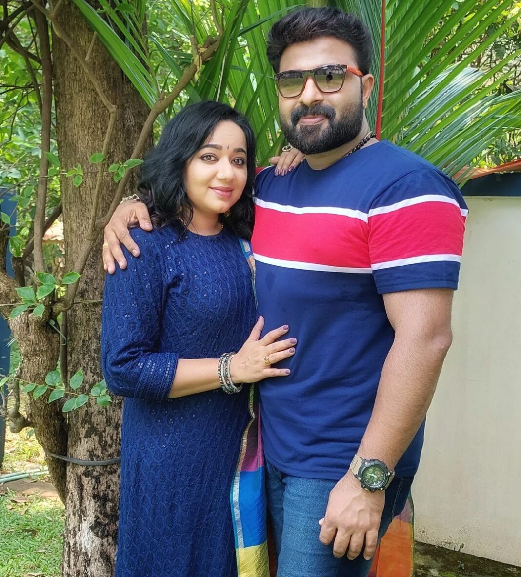 Chandra Lakshman Instagram - My safe haven💝 @tosh.christy #moongirl #potd #gratitude Kochi, India