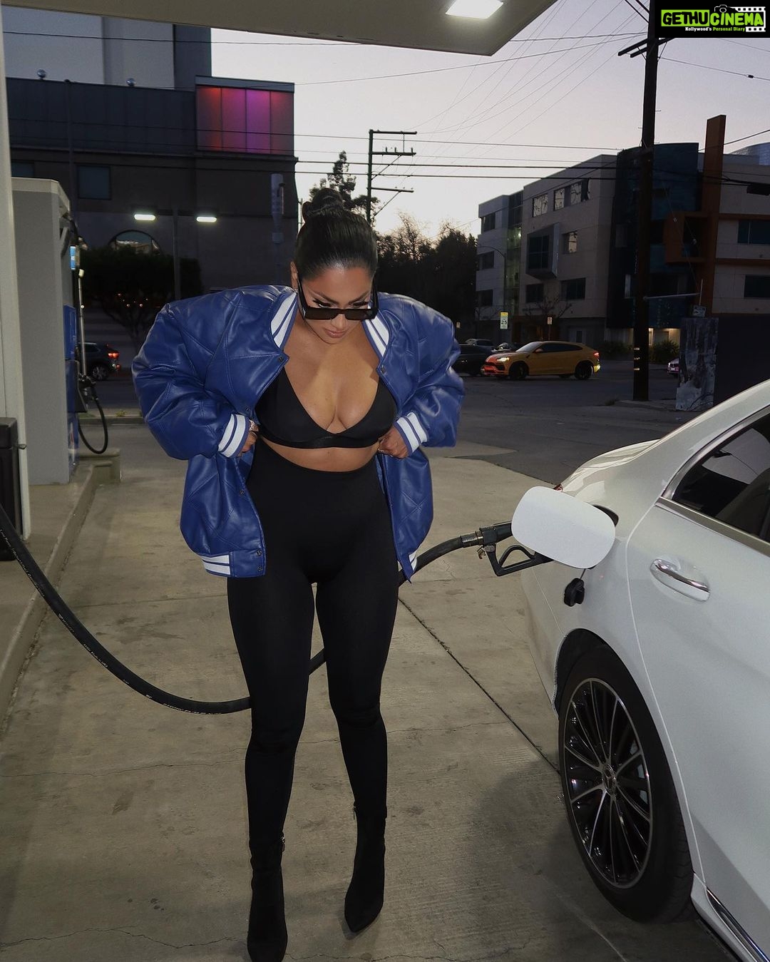 Chandrika Ravi Instagram - Fill her up baby @FashionNova