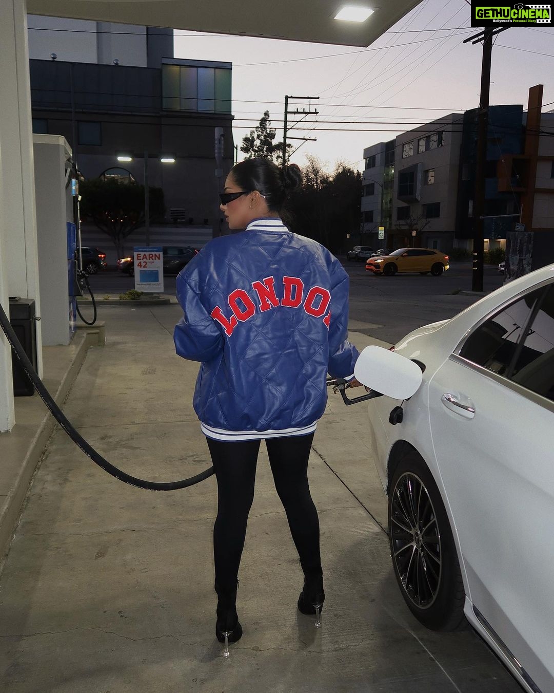 Chandrika Ravi Instagram - Fill her up baby @FashionNova