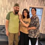 Charmy Kaur Instagram – Dad and mom 💕
Seeing them after ages 😘🧿

#thebestpeople