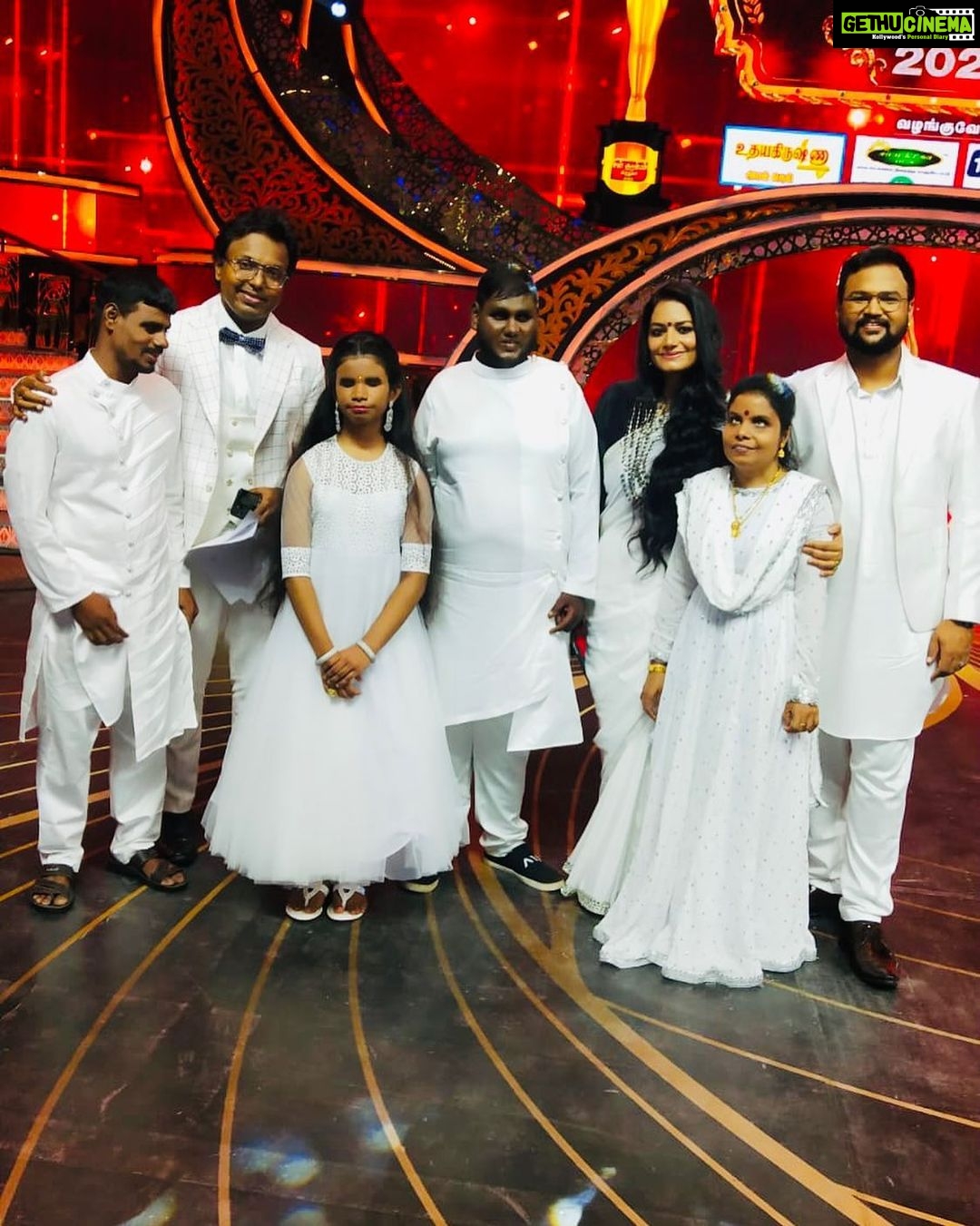 D. Imman - 15.5K Likes - With Singers (Left to Right)
Samsutheen,Sahana,Thirumoorthi,Vandana Srinivasan m,Vaikom Vijayalakshmi and Sathyaprakash!