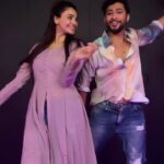 Daisy Shah Instagram – Howz the Josh??
Answer janne k liye end tak dekhna!
π
@atrangz
.
.
.
#reelitfeelit #bollywood #daisyshah