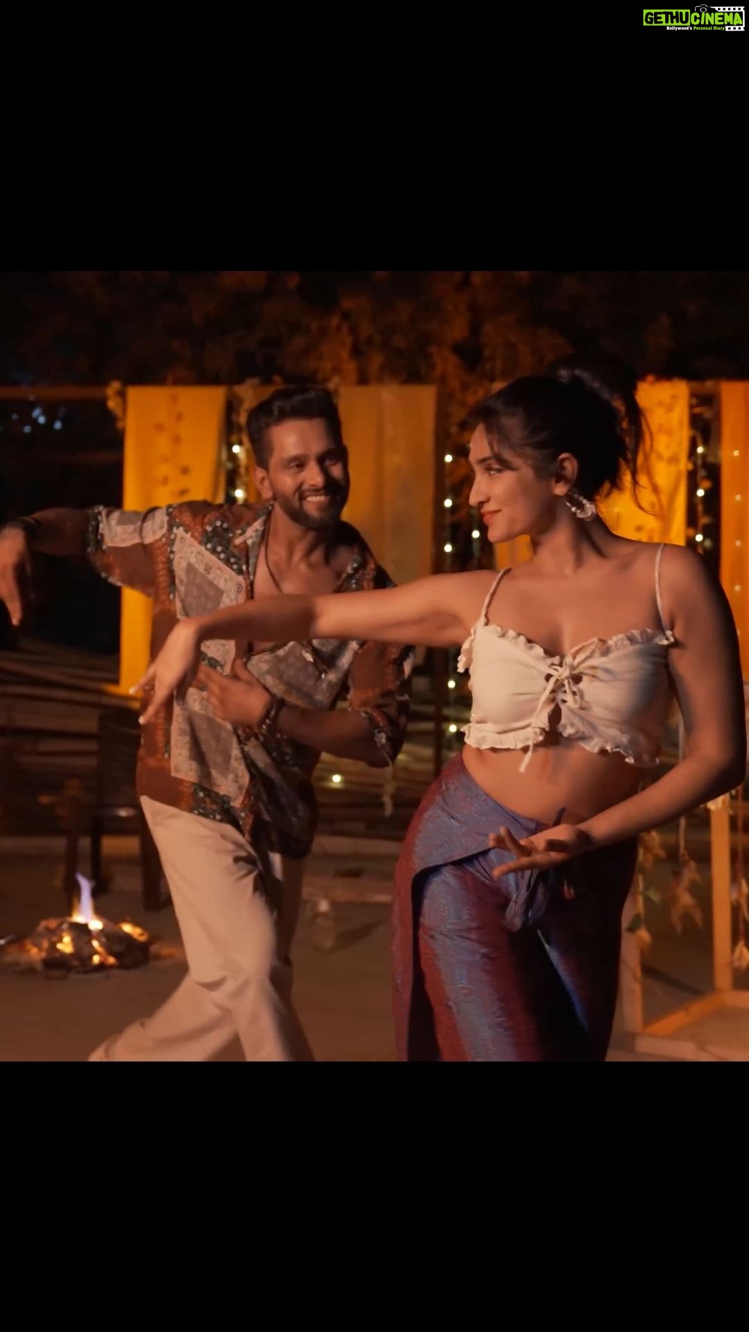 Deepti Sati Instagram - Chemistry or Dance ? π€ Whatβs your fav part? π let us know β€οΈ πΆ - #emiliana π€ @ckay_yo . . . . . Thank you My team β€οΈπ π₯ @ritesh_the_kings @rajiv_kingsunited πΊπ» ππΌ - @tanyabhushan @rajadas_thekings @swapnil_thekings HMUA - @ruchiimhatre . . . . . . . #emilianacantone #dancecover #dancereels #reels #reelsinstagram #reelsvideo #reelitfeelit #reelsinsta #dancevideo #sureshmukund #deeptisati The Kings Dance Studio Andheri