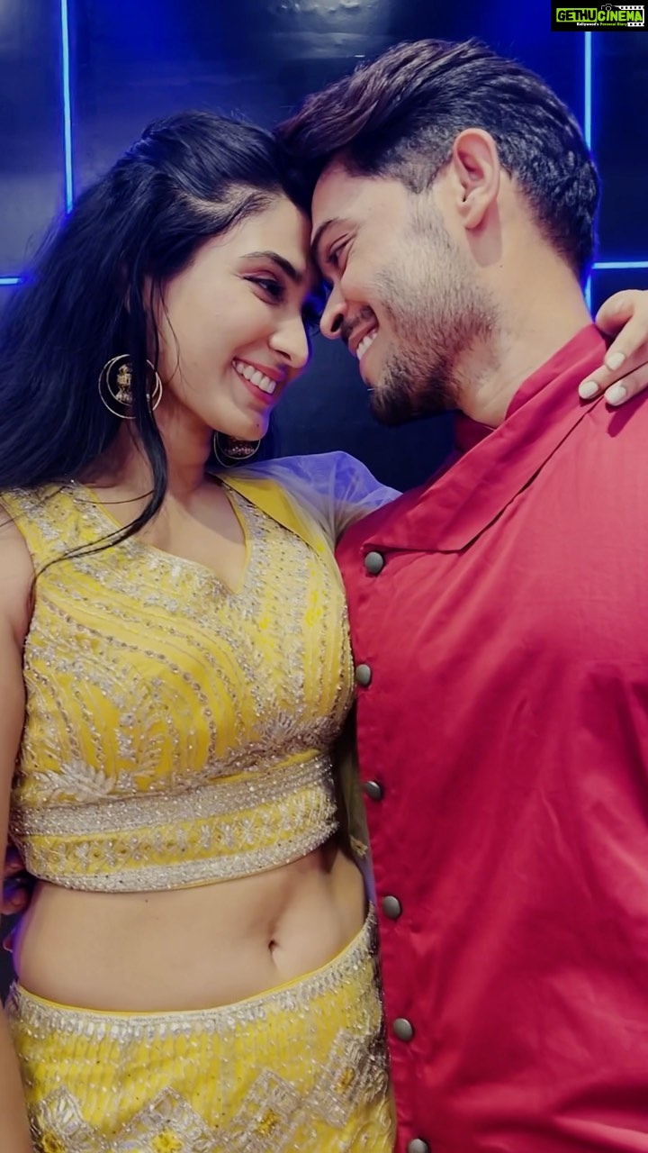 Deepti Sati Instagram - Do the #pyaarhai challenge...follow the hook and make your reels NOW! It’s was absolutely fun doing this with this gorgeous @deeptisati @pratiksehajpal @payaldevofficial @warnermusicindia @apnidhun Outfit by @karishma_art_gallerry