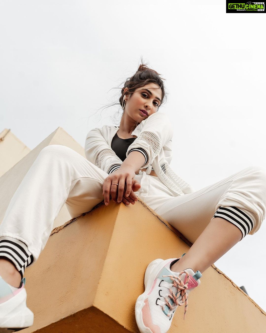 Deepti Sati Instagram - Summer lovin'. 🤍🥵 📸 @albert_will.i.am #street #streetwear #puma #pumawomen #streetstyle #streetwearfashion #portraitgames #portrait #portraitmode #portraitphotography #portraitsnyc #deeptisati #ootd #bestportraitsindia #theportraitsindia #thefashionpr0ject #india #schonmagazine #cityports #vogueitalia #sssmagazine #sony #sonyalpha #sonya7iii