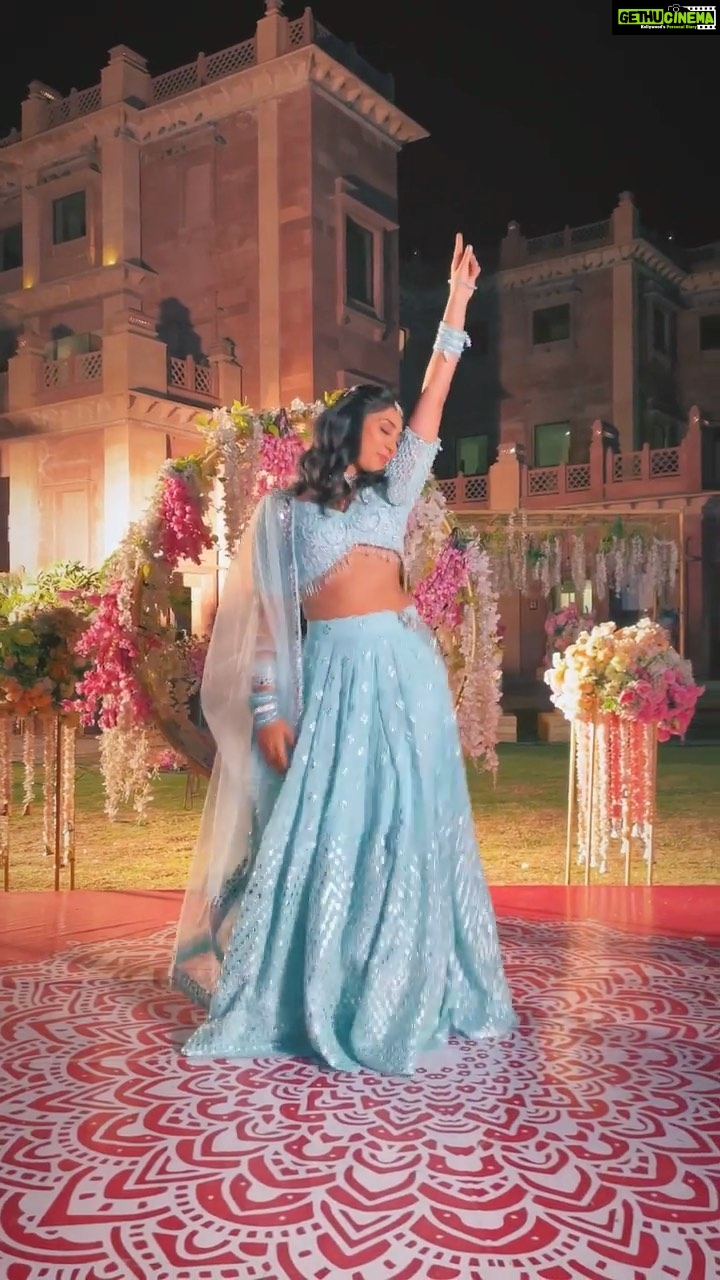 Deepti Sati Instagram - So grateful for the 5 Millions love on our music video❤️ Lots of love to @badboyshah and @payaldevofficial for starting the #pyaarhai hook step challenge💃 @pratiksehajpal come on, now your turn 😉😜 #reels #reelsinstagram #pyaarhai #deeptisati #payaldev #pratieksehejpal . . Please do participate and keep sending in your 💕 Show us your moves on #pyaarhai Can’t wait to see them all 😄🥰 @warnermusicindia @apnidhun @doyourthingnetwork @xxlstudioworks @jasonglenk @aartikurup