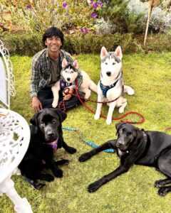 Dhanush Instagram - A long due reunion !! So happy to be with my boys again !! ❤❤❤❤ #king #kong #genghis #caesar