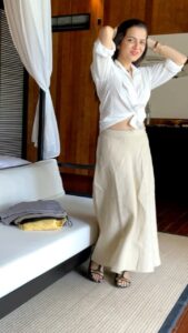 Dhivyadharshini Instagram - Summer is here so my linen collection is out ☀️🌞 tell me which is your favourite ? 123456 #ddneelakandan #dd #dhivyadharshini #ddreels #fashion #style #cotton #linencollection @travelandleisureindia