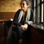 Dhivyadharshini Instagram - Hello long time no see Absolute no make up shots by @camerasenthil Isn’t there a new no filter skin challenge ? 🥰 #ddneelakandan #dhivyadharshini #ddreels #ooty #nomakeup #casual #burberry #rayban #fashion #travel #style #love #potraits
