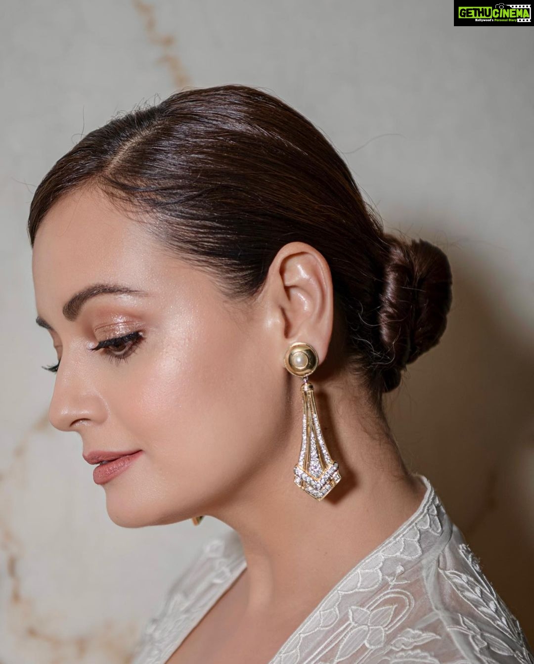 Dia Mirza Instagram - A swan song in @anitadongre ✨🤍 Love the beauty and elegance of a monotone white look especially when it is adorned by gorgeous motifs of birds and flowers using the craft of appliqué. Perfect for a summer occasion! And what i love most about an Anita Dongre ensemble is that it comes with pockets - perfect for someone like me who is always on the go! #MammaAtWork #DressUp #Handcrafted #MadeInIndia Outfit Courtesy @elevate_promotions Jewellery by @viangevintage Styled by @theiatekchandaney Assisted by @jia.chauhan MUH @shraddhamishra8 Managed by @shruti8711 @exceedentertainment Photos by @rishabhkphotography