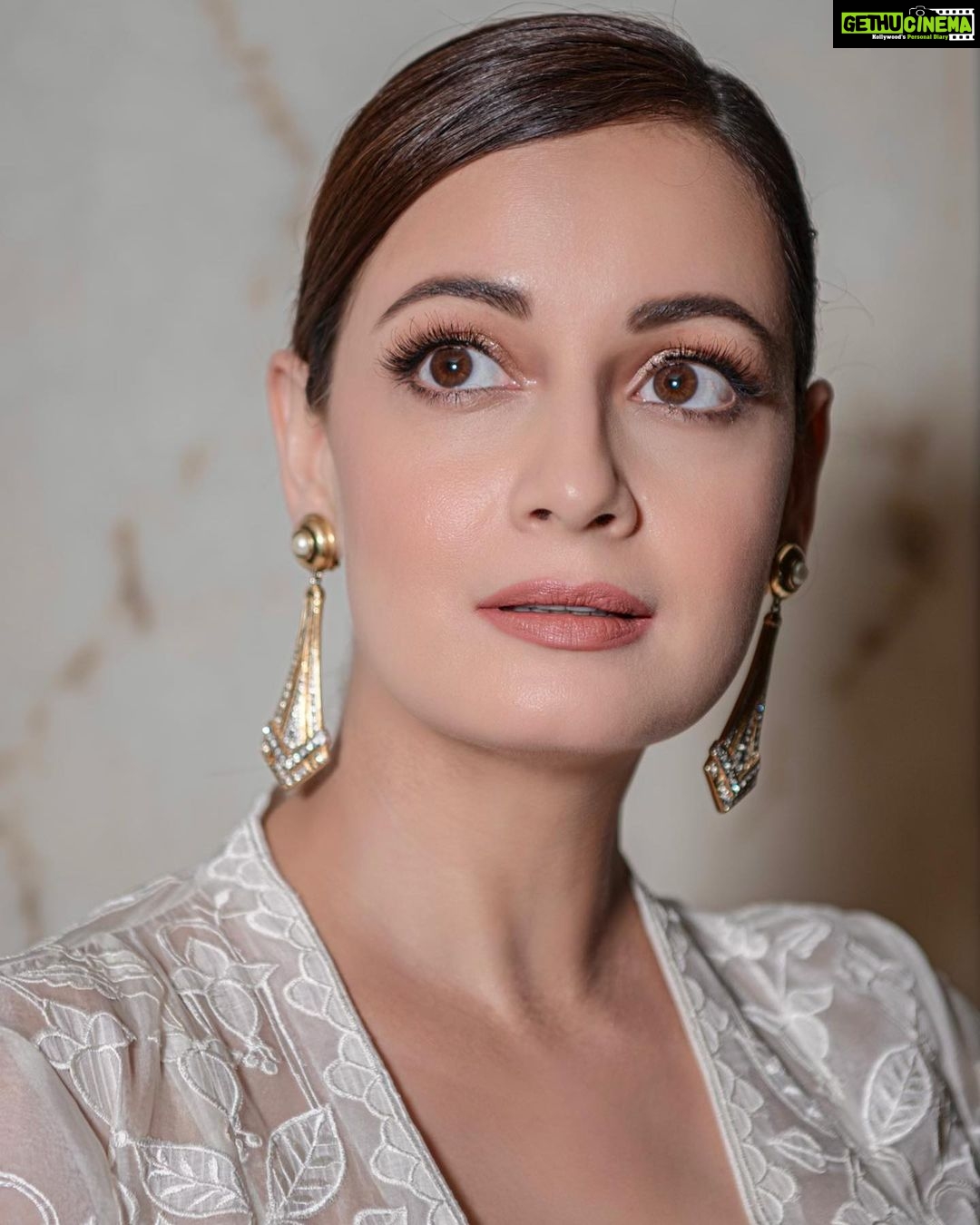Dia Mirza Instagram - A swan song in @anitadongre ✨🤍 Love the beauty and elegance of a monotone white look especially when it is adorned by gorgeous motifs of birds and flowers using the craft of appliqué. Perfect for a summer occasion! And what i love most about an Anita Dongre ensemble is that it comes with pockets - perfect for someone like me who is always on the go! #MammaAtWork #DressUp #Handcrafted #MadeInIndia Outfit Courtesy @elevate_promotions Jewellery by @viangevintage Styled by @theiatekchandaney Assisted by @jia.chauhan MUH @shraddhamishra8 Managed by @shruti8711 @exceedentertainment Photos by @rishabhkphotography