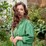 Dia Mirza Instagram - There is no such thing as too much green 💚🦋🌳 Remember to turn off your lights from 8:30pm to 9:30pm tonight! “Every year, at 8:30 pm on the last Saturday of March, supporters in over 190 countries and territories unite, taking action on and raising awareness of the issues facing our one home. But Earth Hour is more than just an hour for Earth - it's a movement for our own futures, for the benefit of people and planet. And it's not only a symbol of solidarity - it's a catalyst for change, harnessing the power of the crowd. “ @wwfindia @earthhourofficial Join the movement 🌏✨ #EarthHour2022 #EarthHour #ShapeOurFuture Sustainable outfit and jewellery styled by @theiatekchandaney. Assisted by @jia.chauhan Outfit- @goodearthindia @mypeepul Jewellery-@romanarsinghaniofficial MUH @shraddhamishra8 Photos by @rishabhkphotography India