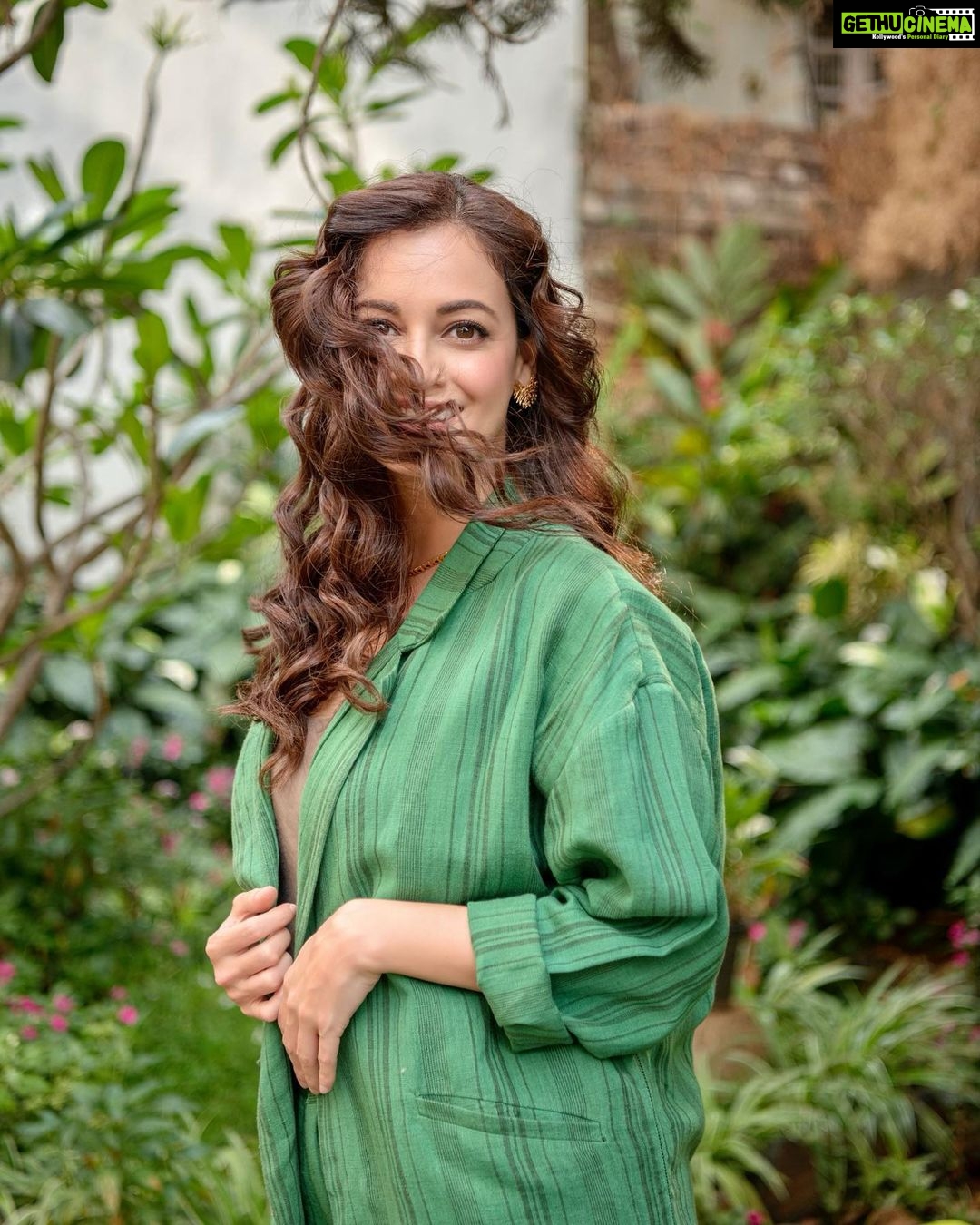 Dia Mirza Instagram - There is no such thing as too much green ππ¦π³ Remember to turn off your lights from 8:30pm to 9:30pm tonight! βEvery year, at 8:30 pm on the last Saturday of March, supporters in over 190 countries and territories unite, taking action on and raising awareness of the issues facing our one home. But Earth Hour is more than just an hour for Earth - it's a movement for our own futures, for the benefit of people and planet. And it's not only a symbol of solidarity - it's a catalyst for change, harnessing the power of the crowd. β @wwfindia @earthhourofficial Join the movement πβ¨ #EarthHour2022 #EarthHour #ShapeOurFuture Sustainable outfit and jewellery styled by @theiatekchandaney. Assisted by @jia.chauhan Outfit- @goodearthindia @mypeepul Jewellery-@romanarsinghaniofficial MUH @shraddhamishra8 Photos by @rishabhkphotography India