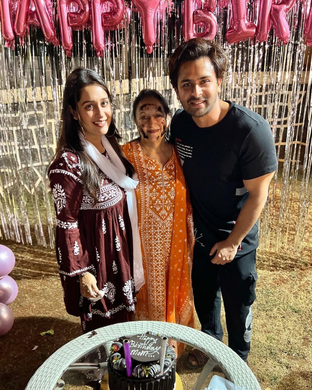 Dipika Kakar Instagram - Happy Birthday Mumaaa ❤️❤️❤️❤️ I Love u So muchhhh ❤️❤️❤️ Thank you for always being A best friend, the person I confide in, my support & My Best Mumma 😍 . . Happy Birthdayyyyyy once again. . . . Thank you for the lovely cake @umbare.sagar
