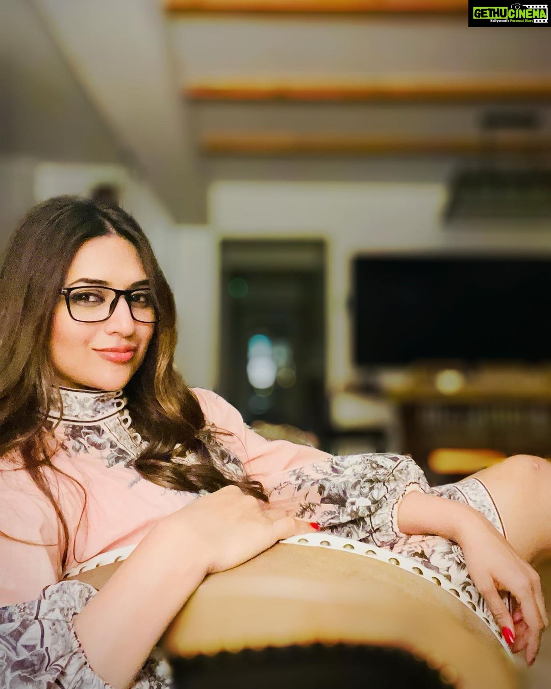 Divyanka Tripathi Instagram - Bas yun hi… 💗