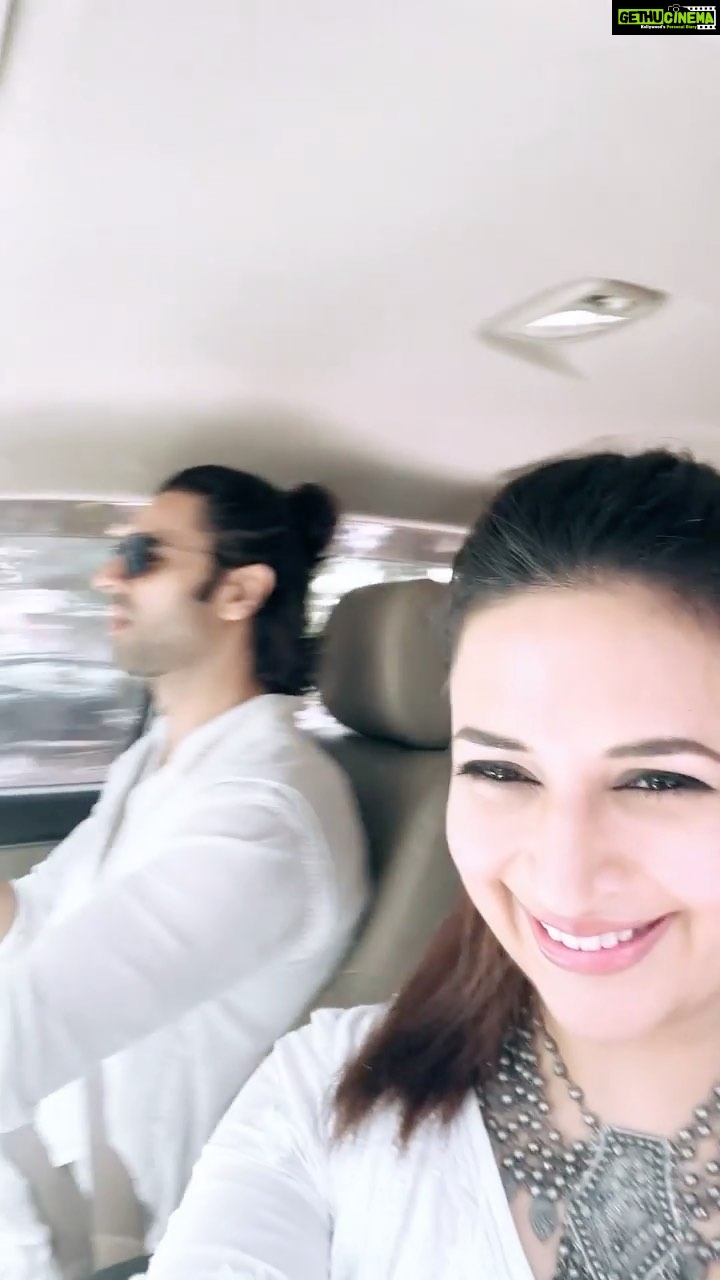 Divyanka Tripathi Instagram - Though Vivek Dahiya could only think of shower after...I'll pat my back for being patient enough to record the after-effect of Holi!π #BeforeAndAfter #HoliReel #ReelsPeHoli #TransitionReel