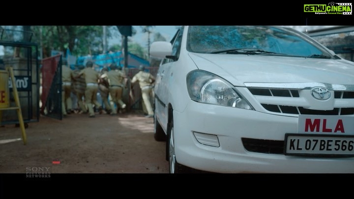 Dulquer Salmaan Instagram - An upright policeman who is a stickler for rules. Introducing to you Aravind Karunakaran. Salute is out on @sonylivindia from March 18th in Malayalam, Hindi, Tamil, Telugu, and Kannada. #SaluteOnSonyLIV @salutemovieonline @dqsalmaan @dianapenty @manojkjayan @gopalaswamylakshmi @_saniya_iyappan_ @ganapathisp_official @binupappu #alencier #VijayKumar #bobanalamoodan @rosshanandrrews #Bobby-Sanjay @aslamkpurayil @sreekar.prasad @jakes_bejoy @itssujithsudhakaran @rohith_ks @thought_station_studio @anand_rajendran_ar @dqswayfarerfilms @amaalsalmaan @jom.v @bibinperumbilli @shamnadziyad @sujai_james #SaluteMovie #SaluteTrailer #WayfarerFilms #Dulquer #RosshanAndrrews #BobbySanjay