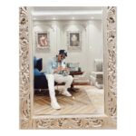 Dulquer Salmaan Instagram - Figured I’d frame myself like those behind me 😎 #timepassing #sunglassing #insiding #selfportraiting #callwaiting