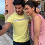 Dulquer Salmaan Instagram - Guess who’ll be springing into your lives today?! Aravind and Diya…aka @dqsalmaan and me 🙋‍♀️😬 #Salute Streaming now on @sonylivindia @salutemovieonline #reelsinstagram #reels #reel #reelsvideo #dulquersalmaan #salutemovie #trendingreels #trending