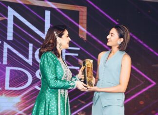 Erica Fernandes Instagram - How would you feel if Madhuri Dixit on your name being announced says to you “ Hi! How are you?? it's so nice to see you again!! you are looking so beautiful.” Yes that's the conversation in the first picture. And I was pleased surprised to know that she recalled our first meeting. Who wouldn't be excited about that right ? Now that was my dhak dhak moment at the #asianexcellenceaward2022 night . . . . Thank you @bcaisurat @sashamediasolution @asianexcellenceawards @khushal_kumar_kundra @rainaasartistrymakeovers @shimmerentertainment @lathiwalatasneem @namita_rajhans_