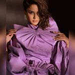 Erica Fernandes Instagram – Who knew purple would actually look good on me 🤷🏻‍♀️
.
Photographer @amitkhannaphotography Styling @stylingbyvictor @sohail__mughal___ 
Makeup @dishisanghvii 
Hair @irfanshaikh_hair_11.11 
Outfit @me.nikhil.9 
Earrings @vanitrapani
Location partner @grandhyattmumbai Grand Hyatt Mumbai