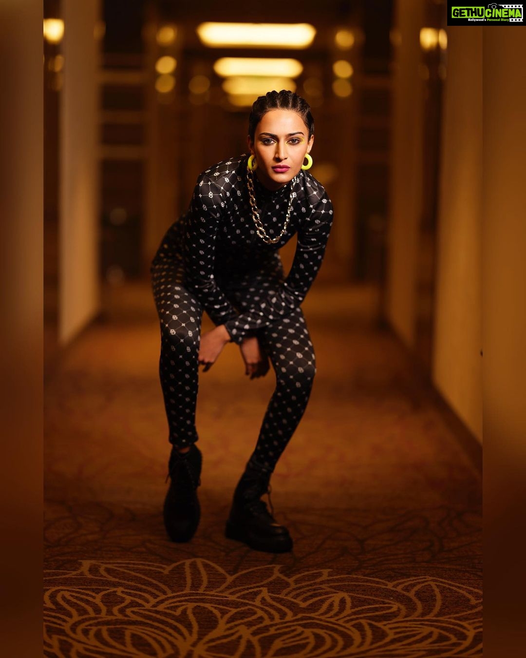 Erica Fernandes Instagram - Run 🏃🏻♀️ . Photographed by @prashantsamtani Concept and styling @iam_ejf Hair @hair_by_rahulsharma Makeup @makeupbynayan Accessories - @bijouxbypriya @minerali_store @viariaccessories Boots by @thecaistore Accessory courtesy @shrushti_216 Location partner @jwsahar JW Marriott Mumbai Sahar