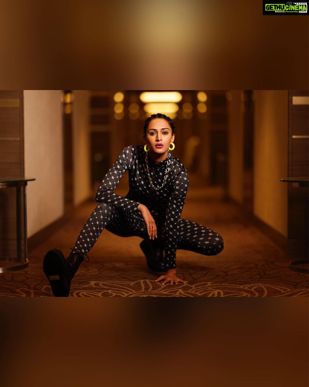 Erica Fernandes Instagram - Run 🏃🏻♀️ . Photographed by @prashantsamtani Concept and styling @iam_ejf Hair @hair_by_rahulsharma Makeup @makeupbynayan Accessories - @bijouxbypriya @minerali_store @viariaccessories Boots by @thecaistore Accessory courtesy @shrushti_216 Location partner @jwsahar JW Marriott Mumbai Sahar