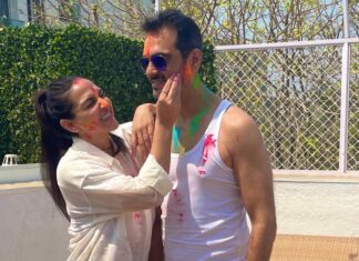 Esha Deol Instagram - Happy Holi from our family to yours. 🤗🧿♥️🤗 #happyholi #happyholi2022 #stayblessed