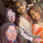 Eshanya Maheshwari Instagram - Colors of happiness and joy are the most beautiful colours of life hope they stay forever in your life ❤️🧡💛💚💙💗💜 HAPPY HOLI TO YOU AND YOUR FAMILY ☺️ #happyholi #holi #holifestival #friends #holi2022 #esshanyamaheshwari #esshanya
