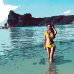 Eshanya Maheshwari Instagram - Art is chaos Taking shape.💛✨ #art #mood #memories #travel #esshanyamaheshwari #esshanya Phi Phi Island