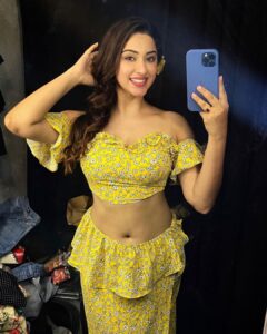 Eshanya Maheshwari Instagram - Posing in a modern traditional dress of Sri Lanka 🇱🇰🌼 #bts #pose #mirrorselfie #srilanka #colombo #esshanyamaheshwari #esshanya #ootd Colombo, Sri Lanka