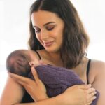 Evelyn Sharma Instagram - When she was first born.. 🥰 uff I still can’t fully comprehend how something so perfect was formed in my womb and now is in my arms. She truly is magic.. and I just want to keep her close to my heart forever! ❤️