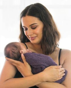 Evelyn Sharma Instagram - When she was first born.. 🥰 uff I still can’t fully comprehend how something so perfect was formed in my womb and now is in my arms. She truly is magic.. and I just want to keep her close to my heart forever! ❤️