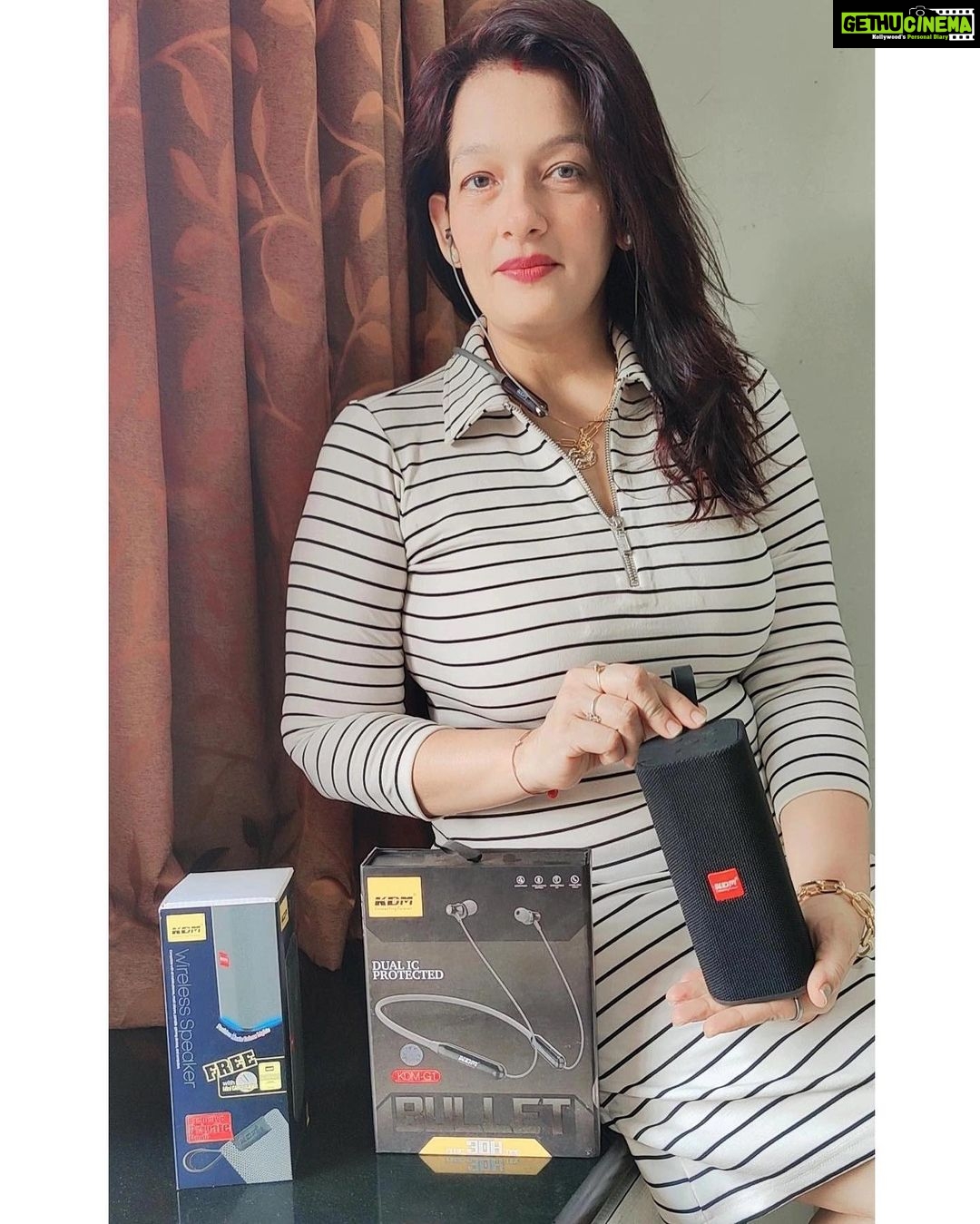 Falguni Rajani Instagram - Experience long hour play back music with neckbend bullet. Take with you KDM mega sound speaker anywhere. Exprience comfort with never before with KDM A4 Airtwist #airpods #iphone #apple #airpodspro #applewatch #earbuds #promax #samsung #ipad #airpods #speaker #airpodscase #smartwatch #iphonex #l #case #ipadpro #appleiphone #k #s #bluetooth #tech #music #appleairpods #technology #airpod #headphones #xiaomi #applewatchseries #bhfyp
