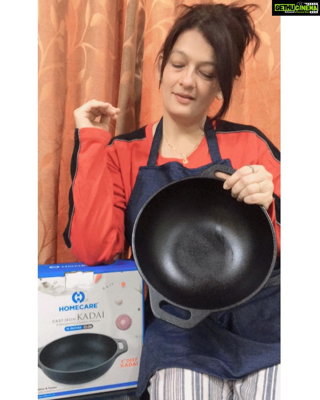 Falguni Rajani Instagram - Introducing Rosa Cast Iron Tawa i.e Roti and Dosa Cast Iron Tawa combined for the first time ever in India. @homecare_in #homecareproducts #dosa #dosatawa #roti #rotitawa #castiron #healthy #guiltfreeeating #kitchen #kitchenware #tasty #homecare #new #innovation