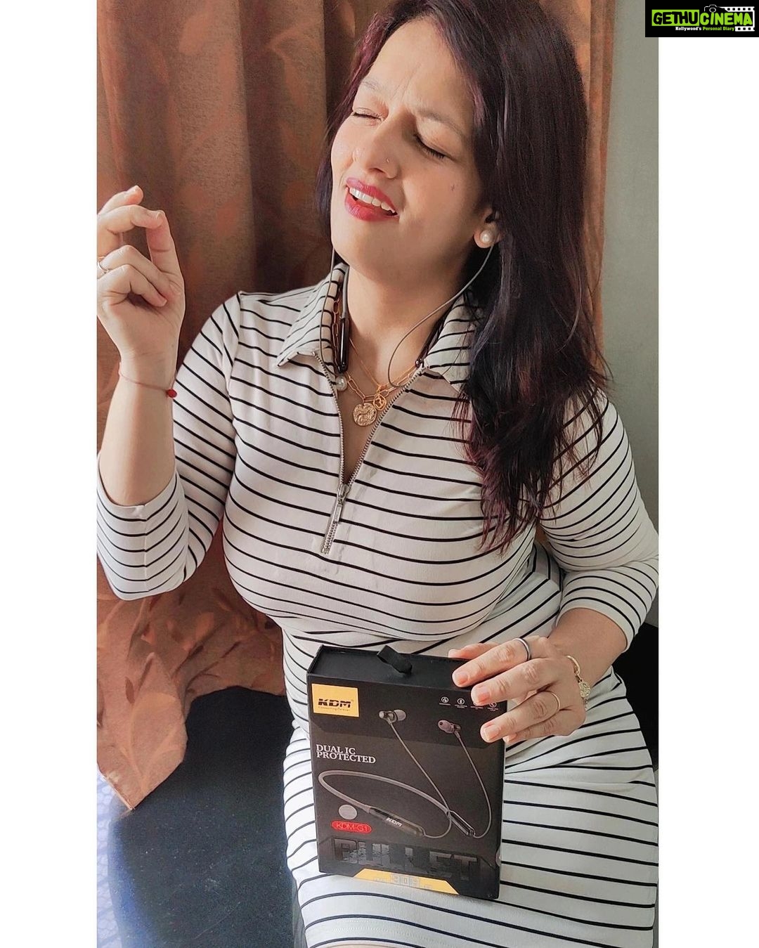 Falguni Rajani Instagram - Experience long hour play back music with neckbend bullet. Take with you KDM mega sound speaker anywhere. Exprience comfort with never before with KDM A4 Airtwist #airpods #iphone #apple #airpodspro #applewatch #earbuds #promax #samsung #ipad #airpods #speaker #airpodscase #smartwatch #iphonex #l #case #ipadpro #appleiphone #k #s #bluetooth #tech #music #appleairpods #technology #airpod #headphones #xiaomi #applewatchseries #bhfyp