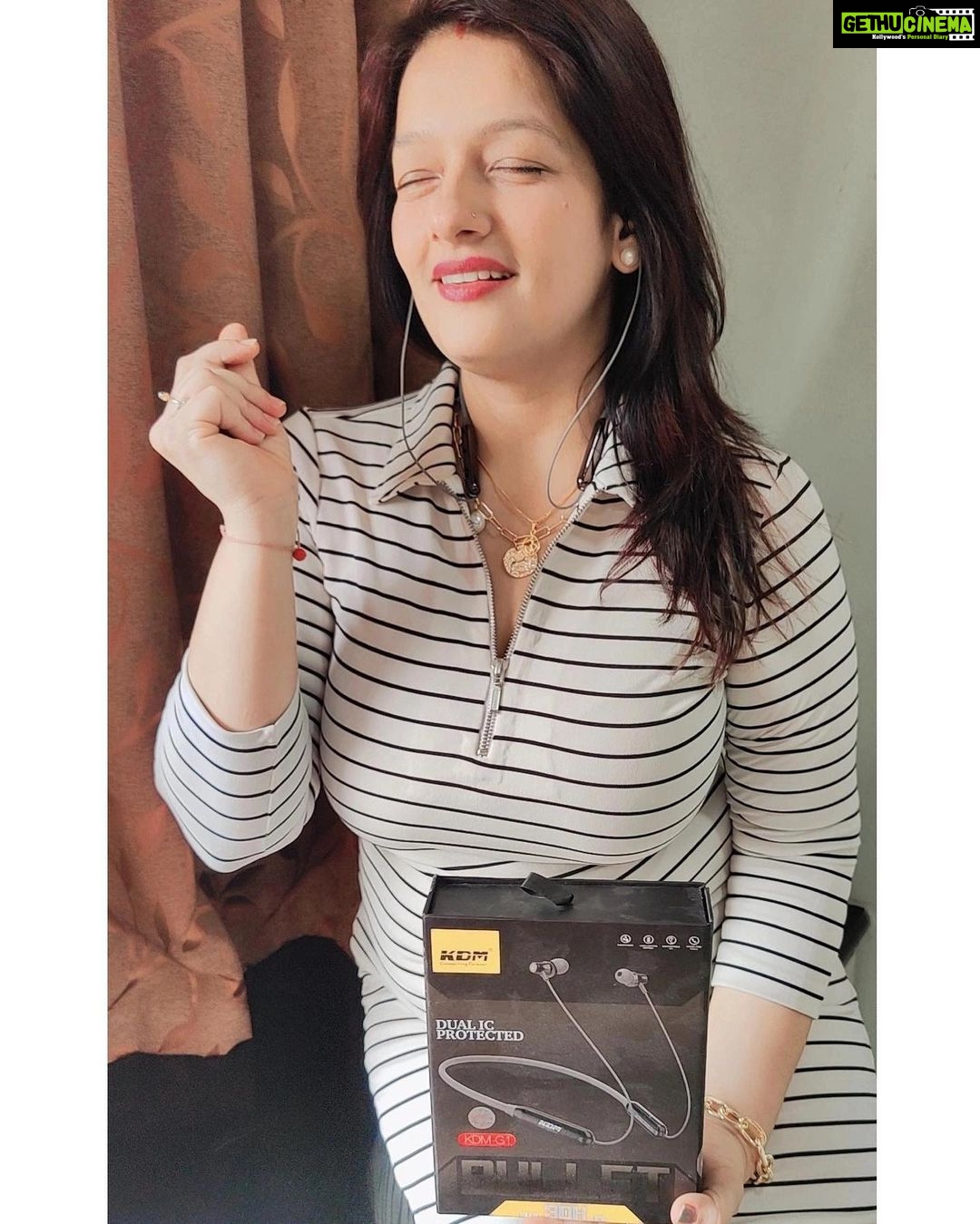 Falguni Rajani Instagram - Experience long hour play back music with neckbend bullet. Take with you KDM mega sound speaker anywhere. Exprience comfort with never before with KDM A4 Airtwist #airpods #iphone #apple #airpodspro #applewatch #earbuds #promax #samsung #ipad #airpods #speaker #airpodscase #smartwatch #iphonex #l #case #ipadpro #appleiphone #k #s #bluetooth #tech #music #appleairpods #technology #airpod #headphones #xiaomi #applewatchseries #bhfyp