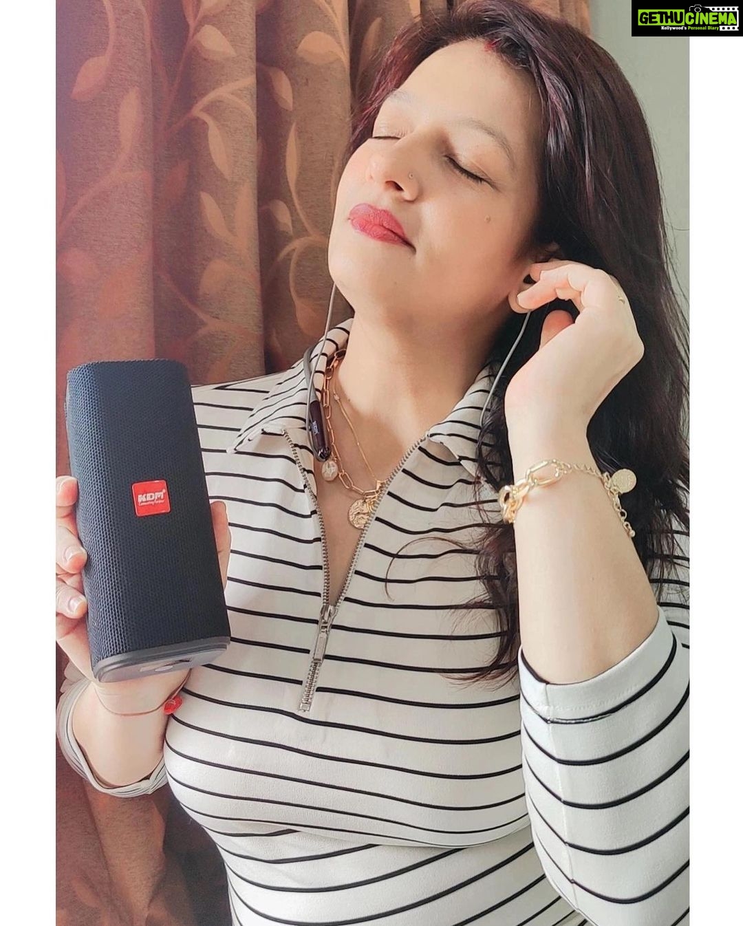 Falguni Rajani Instagram - Experience long hour play back music with neckbend bullet. Take with you KDM mega sound speaker anywhere. Exprience comfort with never before with KDM A4 Airtwist #airpods #iphone #apple #airpodspro #applewatch #earbuds #promax #samsung #ipad #airpods #speaker #airpodscase #smartwatch #iphonex #l #case #ipadpro #appleiphone #k #s #bluetooth #tech #music #appleairpods #technology #airpod #headphones #xiaomi #applewatchseries #bhfyp