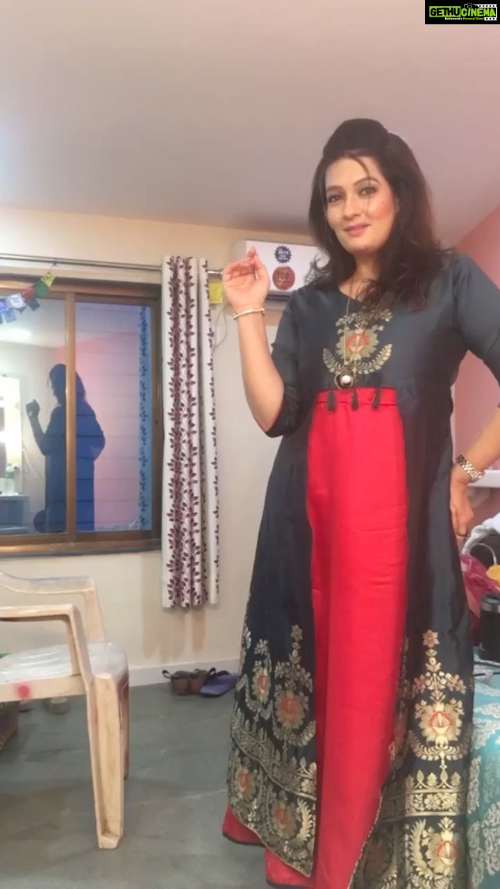 Falguni Rajani Instagram - ❤ #reelslovers #trending #trendingvideos #trendingreels #viral #viralvideos #viralreels #reels #reel #reelsinstagram #reelfeelit #reelkarofeelkaro