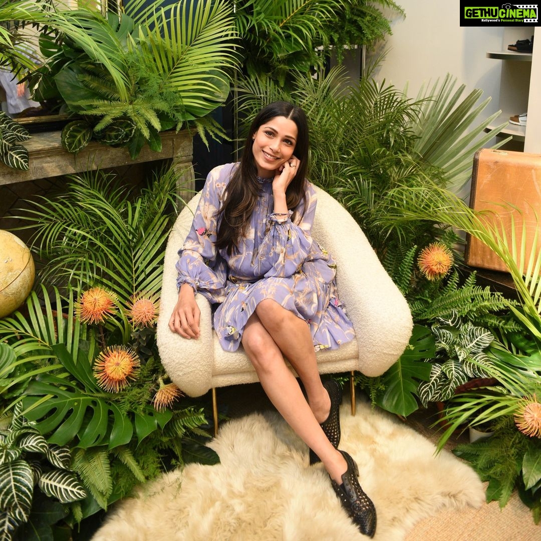 Freida Pinto Instagram - Baby clothes are seriously the cutest. It was a pleasure celebrating the launch of @BananaRepublic #BRBaby