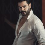 Ganesh Venkatraman Instagram - You caught me staring...but I caught you staring back ! 📸 Clicks by: @johan_sathyadas Location : @24thespirit Styling : @dipti11_official Hair & makeup : @saranhairstylist @yolo.offl Creatives by : @sketzhes_hub @conzeptnoteoff Edit: @johnferri.1111 @tomfrank_tomfrank #shyamjack #newlook #beard #photoshoot #ganeshvenkatram #actorganeshvenkatram #actorslife #shootmode #photoshoot #stylishlook #huboftalent #celebrity #celebrities #Sketzhes