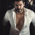 Ganesh Venkatraman Instagram – It’s getting HOTTTT in Here.. 🌡️🌡️

📸 Clicks by: @johan_sathyadas
Location : @24thespirit
Styling : @dipti11_official
Hair & makeup : @saranhairstylist @yolo.offl
Creatives by : @sketzhes_hub @conzeptnoteoff
Edit: @johnferri.1111
 @tomfrank_tomfrank #shyamjack

#newlook
#beard
#photoshoot
#ganeshvenkatram #actorganeshvenkatram #actorslife #shootmode #photoshoot #stylishlook #huboftalent #celebrity #celebrities #Sketzhes