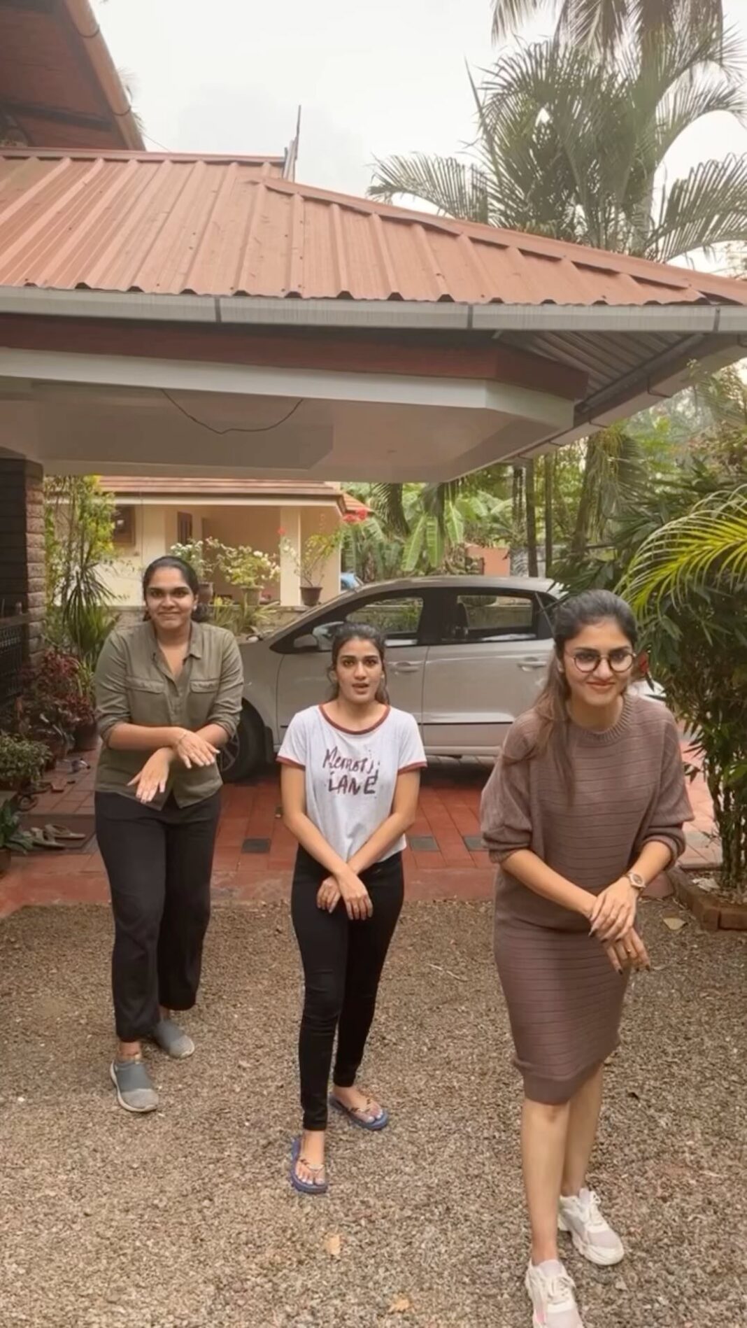 Gayathri Suresh Instagram - We come again 🤓 #arabickuthu #habibo #vijay #poojahegde #reelpannungafeelpannunga #reels #reelsinstagram #reelsindia #reelsvideo #viral #viralvideos #viralreels #trendingreels #trendingsongs #trendingdances #audio #tamil #tamilreels #explorepage #exploremore #influencer