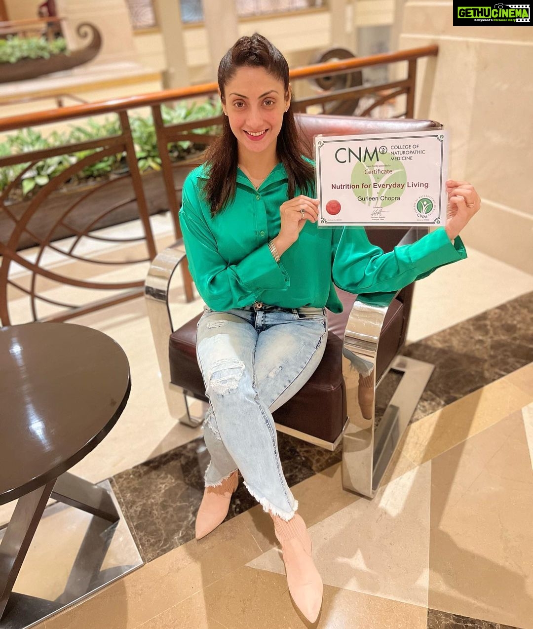 Gurleen Chopra Instagram - DREAMS DO COME TRUE πβ¦ MY FIRST INTERNATIONAL CERTIFICATE FROM UK π¬π§ YES I AM CERTIFIED FROM @cnminternational CNM INTERNATIONAL FROM UK THANK YOU SO MUCH ENTIRE TEAM ALL MY TEACHERS π©βπ«π @cnminternational @collegeofnaturopathicmedicine Marriott Hotel Grosvenor Square, London, UK
