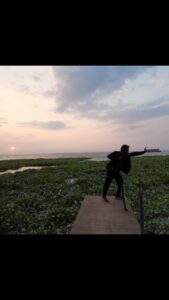 Guru Somasundaram Instagram - My kind of push ups!
hey thallu thallu thallu thallu👐🏾👐🏾

How is my timing @thetimingwizard ?😁