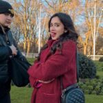 Harshika Poonacha Instagram - Makeover before the outdoor shoot #buckinghampalace #londonphotoshoot #harshikapoonacha In the video : @jaspreetpanesar.artist and @harshikapoonachaofficial Shot by @snabhi Buckingham Palace, London