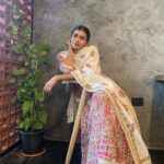 Hebah Patel Instagram – #tellisinavalu BTS. Waiting for it. 📸: @viplove_k Good Vibes Only Cafe