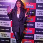 Hebah Patel Instagram – Sharing my experience at the Samsung S22 launch event at the Reliance Digital store in Kukatpally. The epic standard of smartphones – the noteworthy Samsung S22 Ultra with a built-in S Pen! Just can’t stop talking about it. Go to your nearest Reliance Digital store and check out the new Galaxy S22 series.
#GalaxyS22 #EpicUnboxing #ad 

@reliance_digital